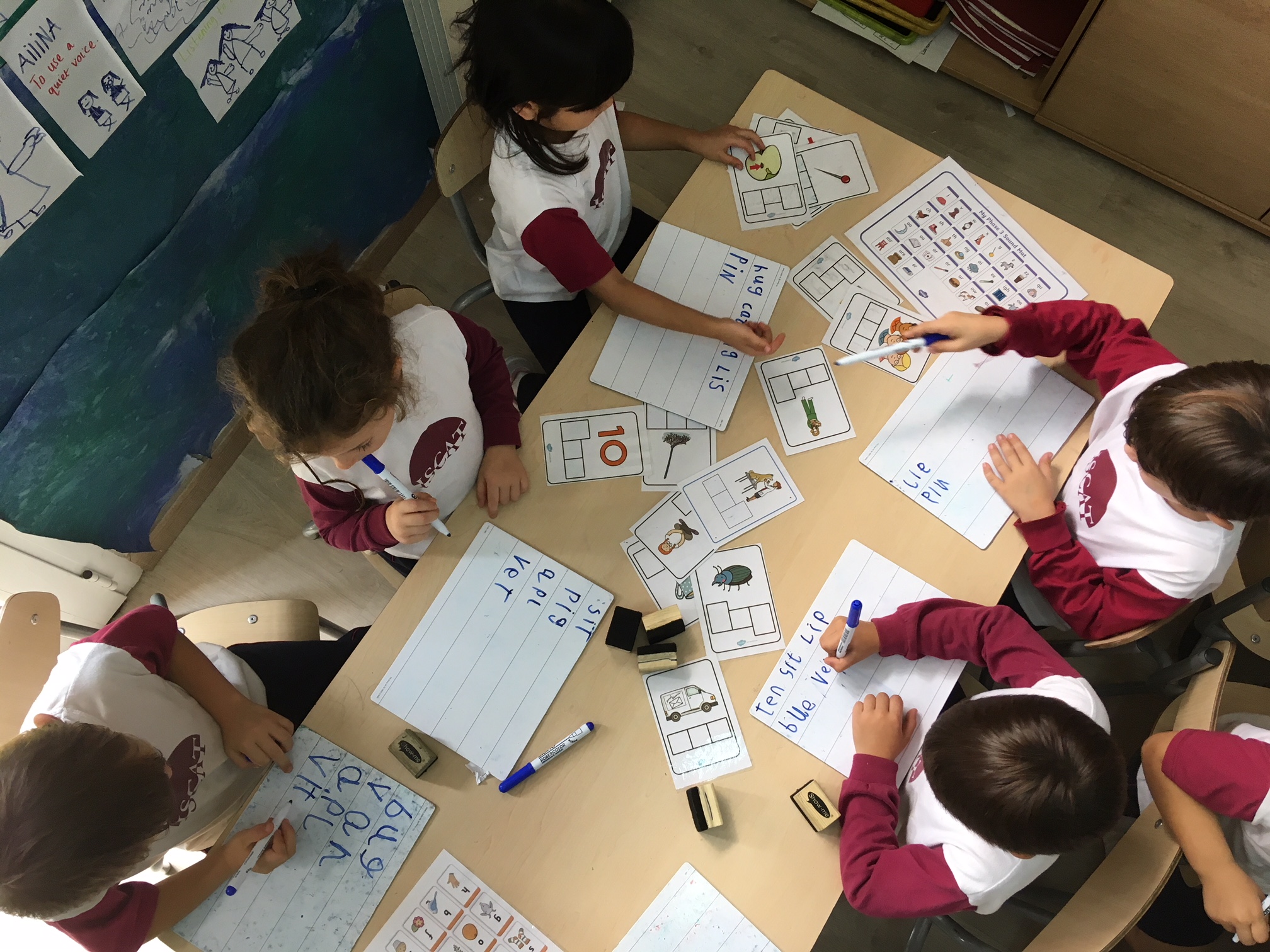 Practising phonics sounds with Year 1